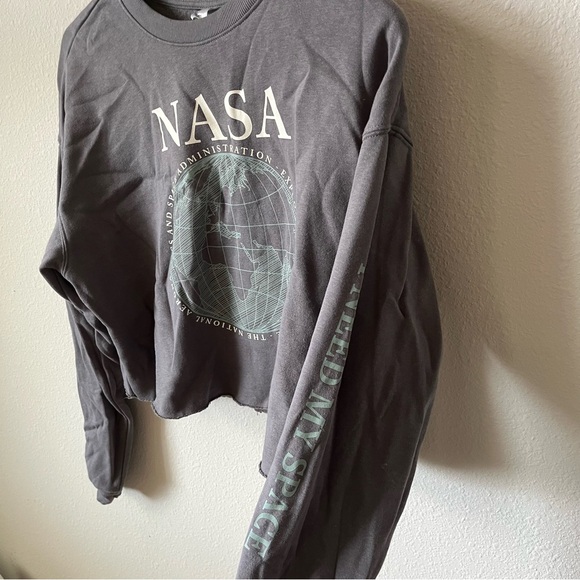 Urban Outfitters Charcoal Grey NASA Astronaut Space Trendy Cropped Sweatshirt - Picture 4 of 5